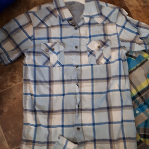 ☀️4/$30☀️Boys size small button down short sleeve - Picture 3 of 7